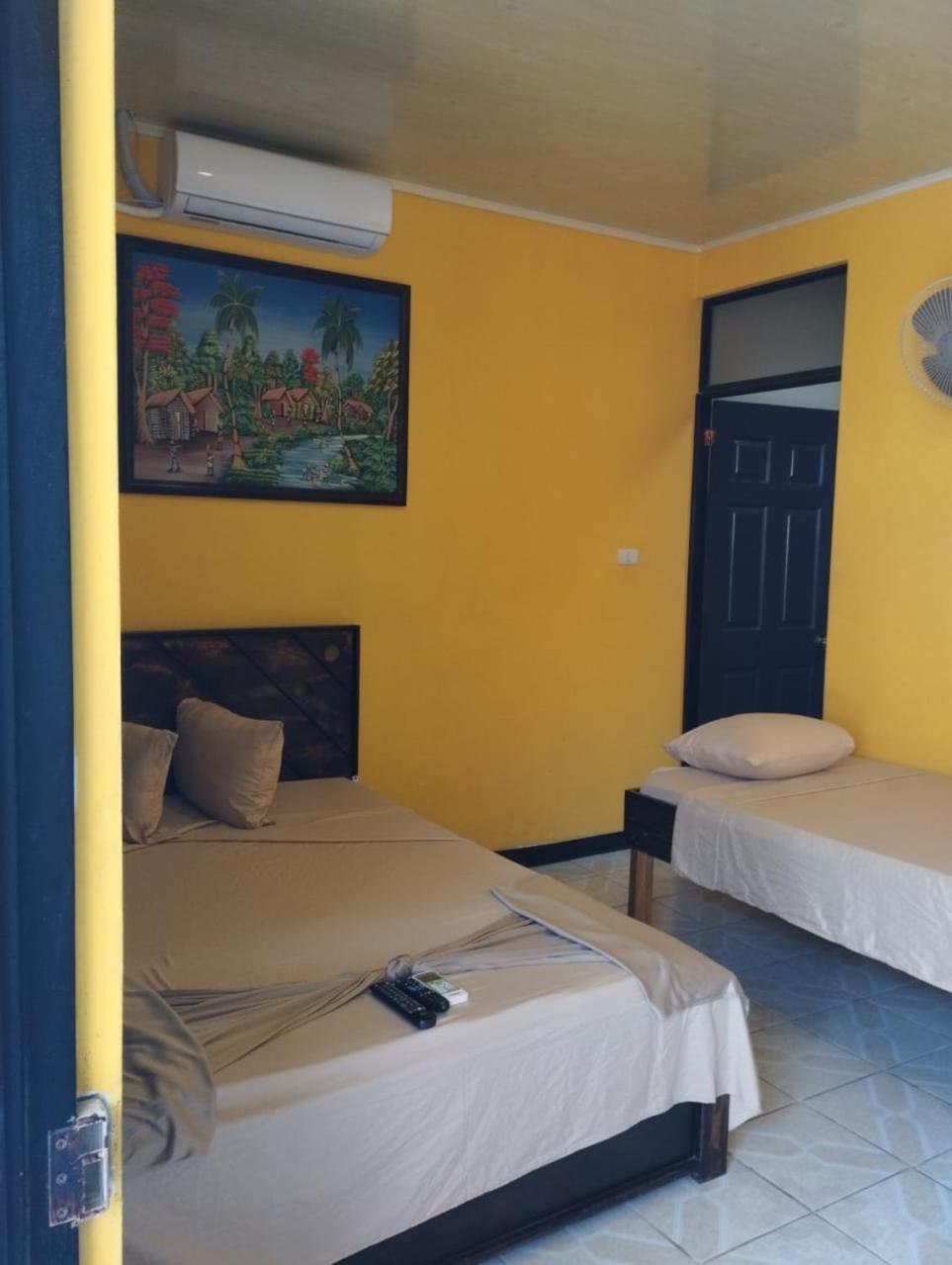 Cabinas Hukats Secret Jungle Puerto Viejo de Talamanca Exterior photo