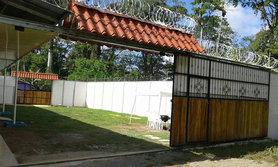 Cabinas Hukats Secret Jungle Puerto Viejo de Talamanca Exterior photo